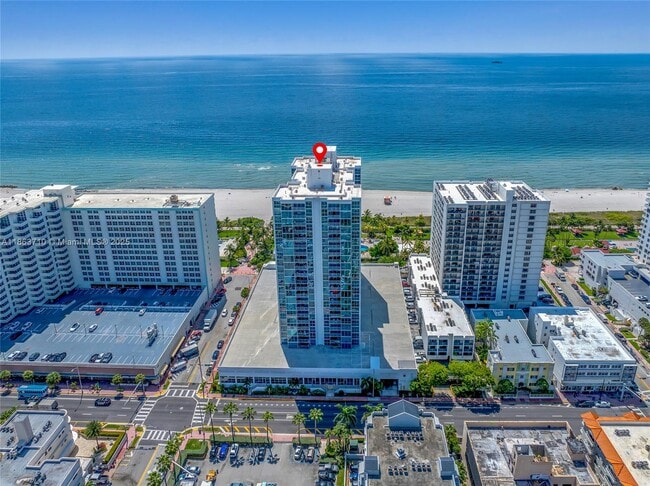 2655 Collins Ave in Miami Beach, FL - Building Photo - Building Photo