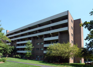 Walled Lake Villa Senior Living in Walled Lake, MI - Building Photo - Building Photo