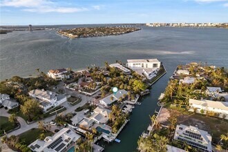 31 Lands End Ln in Sarasota, FL - Building Photo - Building Photo