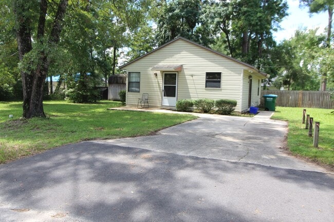 89 Feather Trail in Crawfordville, FL - Foto de edificio - Building Photo