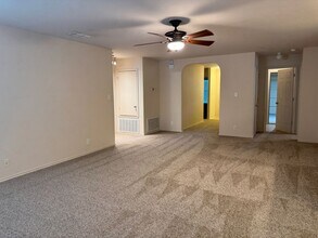 10015 Red Iron Creek in Converse, TX - Building Photo - Building Photo