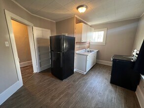 211 W Murphy St, Unit 211-03 in Madison, NC - Building Photo - Building Photo