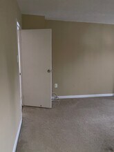 250 S Reynolds St, Unit 304 in Alexandria, VA - Building Photo - Building Photo