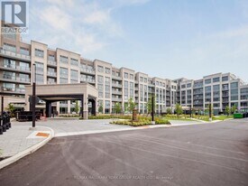 2075 King Rd in King City, ON - Building Photo