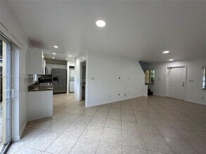 324 NE 3rd St in Hallandale Beach, FL - Building Photo - Building Photo