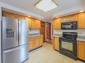 91 Lynch Rd in Lebanon, CT - Building Photo - Building Photo