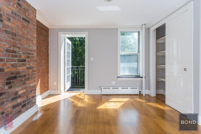 118 E 7th St in New York, NY - Foto de edificio - Building Photo