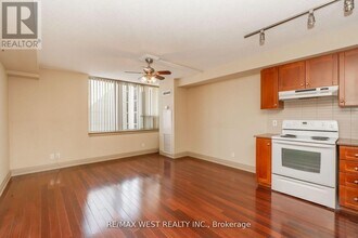 2737-2737 Keele St in Toronto, ON - Building Photo - Building Photo