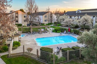 Walnut Place in Fremont, CA - Foto de edificio - Building Photo