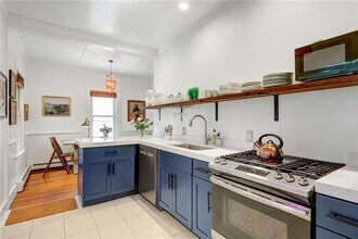 24 Hunter Ave in Newport, RI - Building Photo - Building Photo