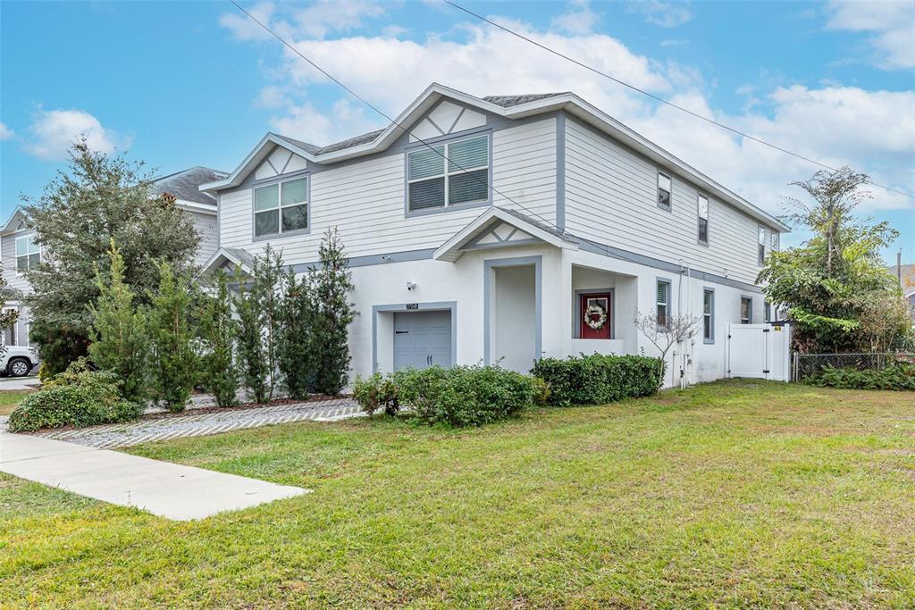 2704 W Gray St in Tampa, FL - Building Photo