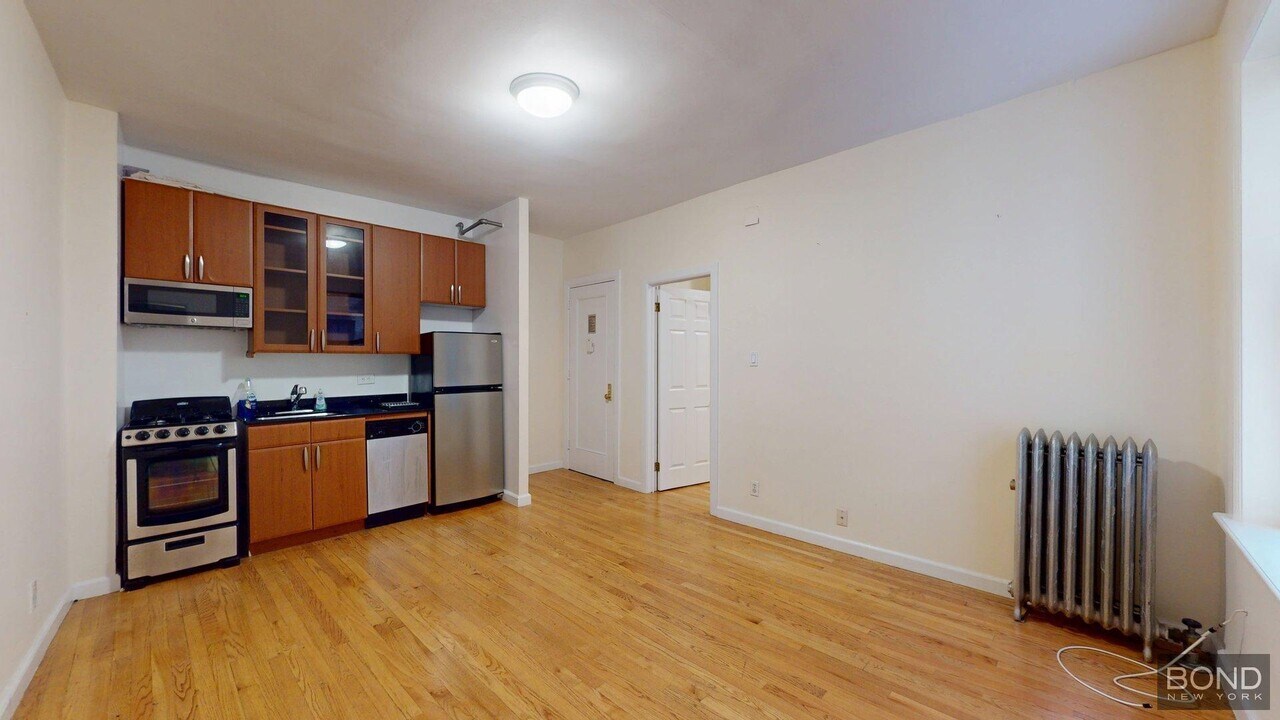 207-209 West 11th Street in New York, NY - Building Photo