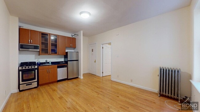 207-209-209 W 11th St