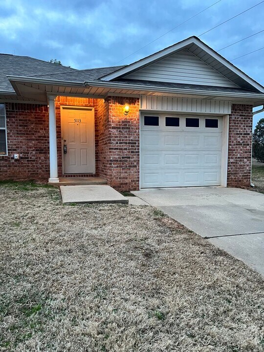 5109-5111 Galloping Way, Unit 5113 in Texarkana, TX - Building Photo