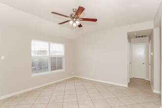 9000 Christopher Cir in Fort Worth, TX - Foto de edificio - Building Photo