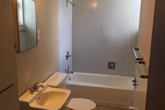 1213 N Church St in Belleville, IL - Foto de edificio - Building Photo