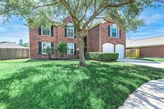8318 Cliffshire Ct in Houston, TX - Building Photo - Building Photo