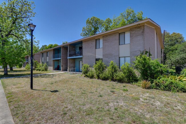 329 W Main St in Lexington, SC - Foto de edificio - Building Photo