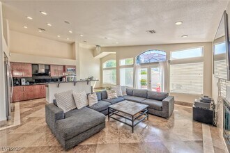 8129 Pacific Cove Dr in Las Vegas, NV - Building Photo - Building Photo