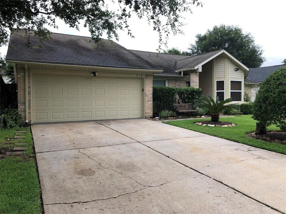 715 N Rock Dr Photo