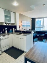 939 Expo Blvd, Unit The Max 2 in Vancouver, BC - Building Photo - Building Photo