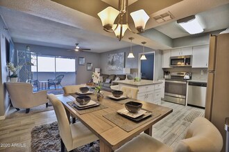 4444 E Paradise Village Pkwy N in Phoenix, AZ - Building Photo - Building Photo