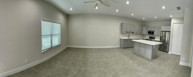 2571 Gulfstream Rd in Palm Springs, FL - Building Photo - Building Photo