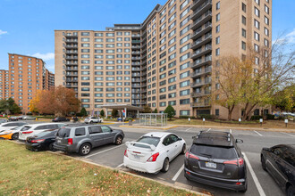 Sherwood at Southern Towers in Alexandria, VA - Foto de edificio - Building Photo