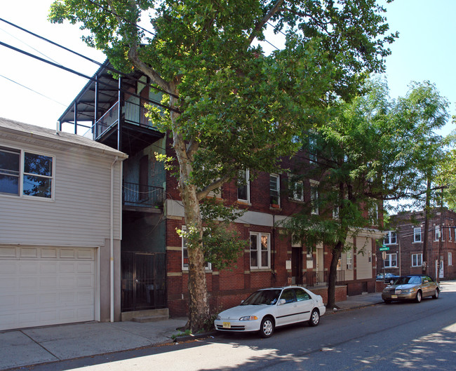 180 Malvern St in Newark, NJ - Foto de edificio - Building Photo