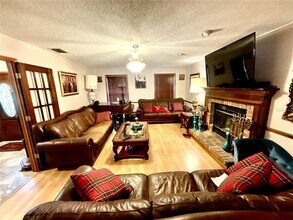 8834 Whispering Oaks Trail in New Port Richey, FL - Building Photo - Building Photo