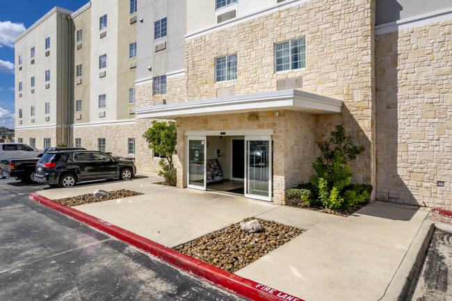 Furnished Studio - San Antonio in San Antonio, TX - Foto de edificio - Building Photo