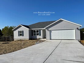 185 Bald Cypress Ct in Hollister, MO - Building Photo