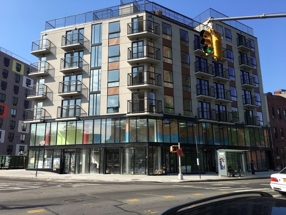 810 Flushing Ave in Brooklyn, NY - Building Photo