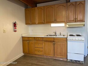 2805 W 31st Ave in Anchorage, AK - Building Photo - Building Photo