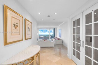 785 Crandon Blvd in Key Biscayne, FL - Foto de edificio - Building Photo