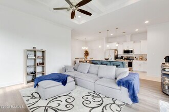 213 Tennyson Dr in Broussard, LA - Building Photo - Building Photo