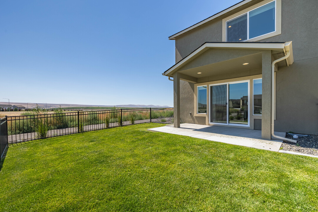 West Vine Townhomes in Richland, WA - Building Photo