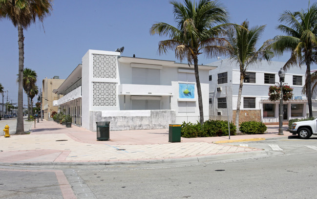 Ocean Front Apartments in Miami Beach, FL - Building Photo - Building Photo