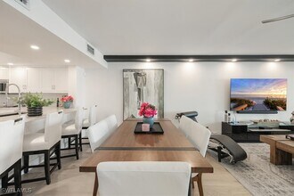 800 River Point Dr in Naples, FL - Building Photo - Building Photo