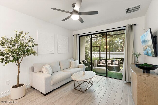 7622 Rockefeller Dr in Naples, FL - Foto de edificio - Building Photo