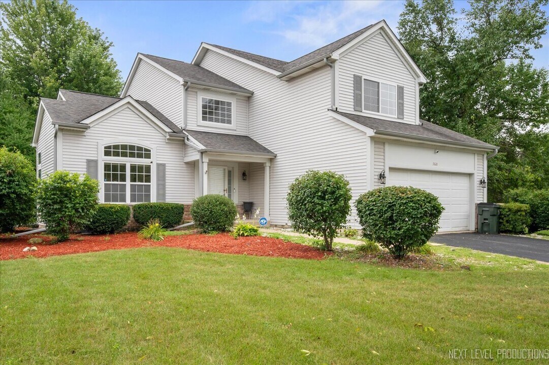 360 Thomas Dr in West Chicago, IL - Building Photo