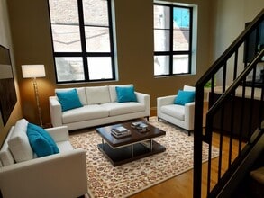 Y Lofts in Kansas City, KS - Foto de edificio - Building Photo