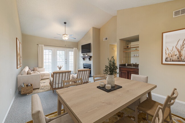 Summer Bend in Irving, TX - Building Photo - Building Photo