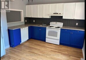 985 Dupont St in Toronto, ON - Building Photo