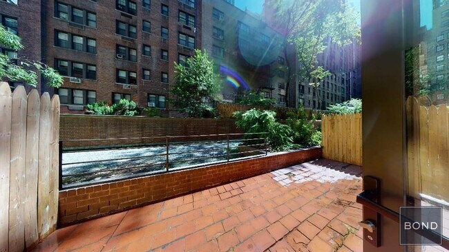 405 E 56th St in New York, NY - Building Photo - Building Photo