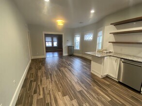 67 Bristol Rd, Unit 2 in Medford, MA - Building Photo - Building Photo