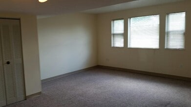 3268 Niagara Sq in Pittsburgh, PA - Building Photo - Building Photo