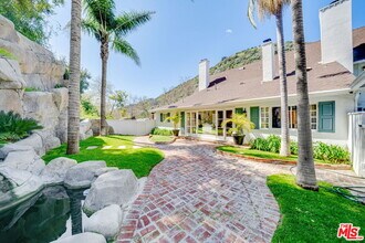 2628 Mandeville Canyon Rd in Los Angeles, CA - Building Photo - Building Photo