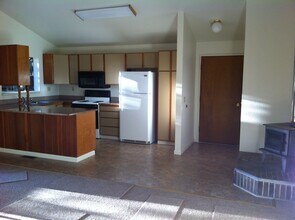 4104 Petersville Rd NE in Bremerton, WA - Building Photo - Building Photo