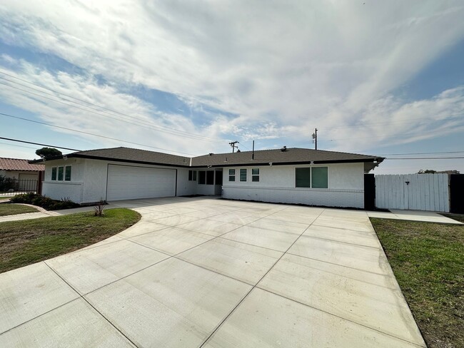 3208 Vassar St in Bakersfield, CA - Foto de edificio - Building Photo